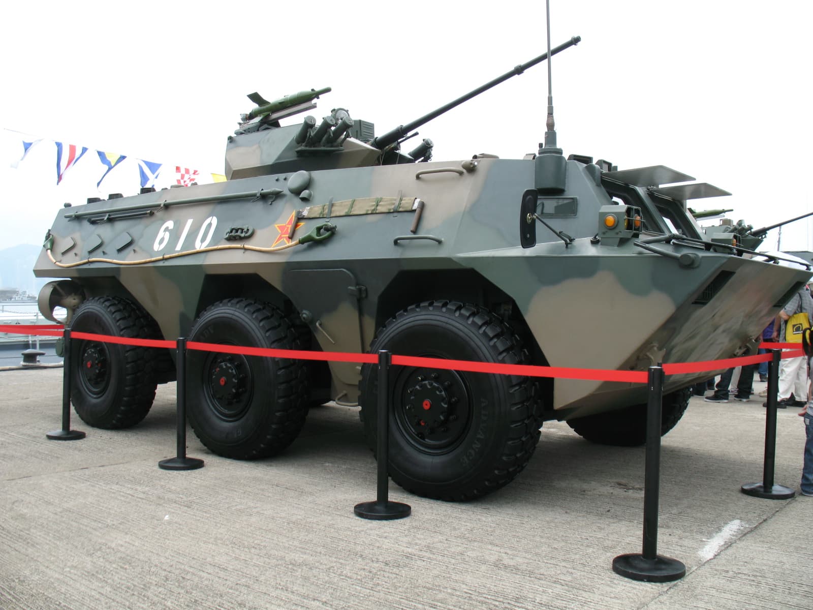 ZSL-92B · APC à roues 6×6